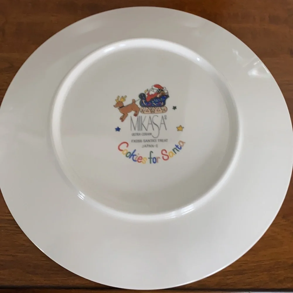 Mikasa  Cookies For Santa Plate Ultra Ceramic FX056